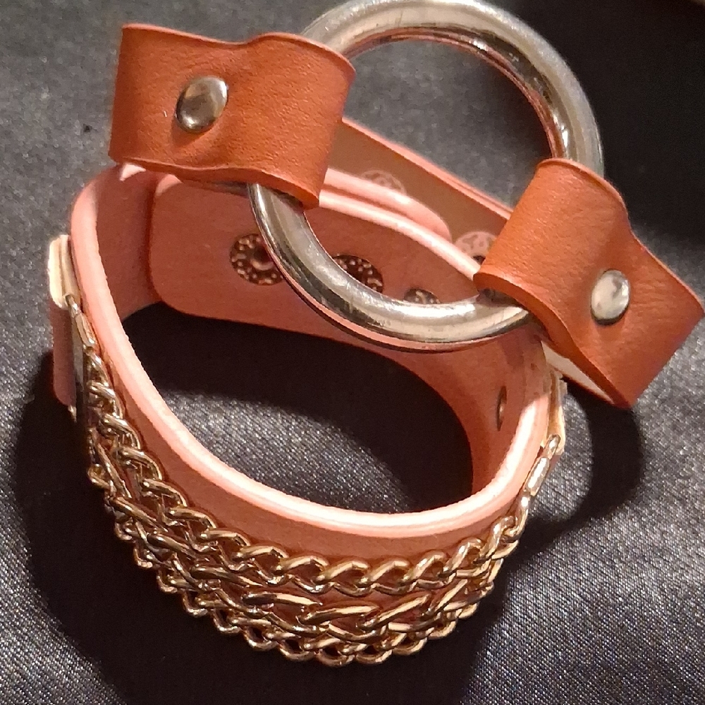 Chic Leather and Gold Chain Bracelet